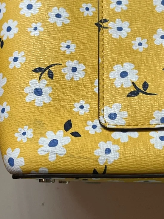 Kate Spade Darcy bucket bag and wallet
Yellow floral - Picture 9 of 10